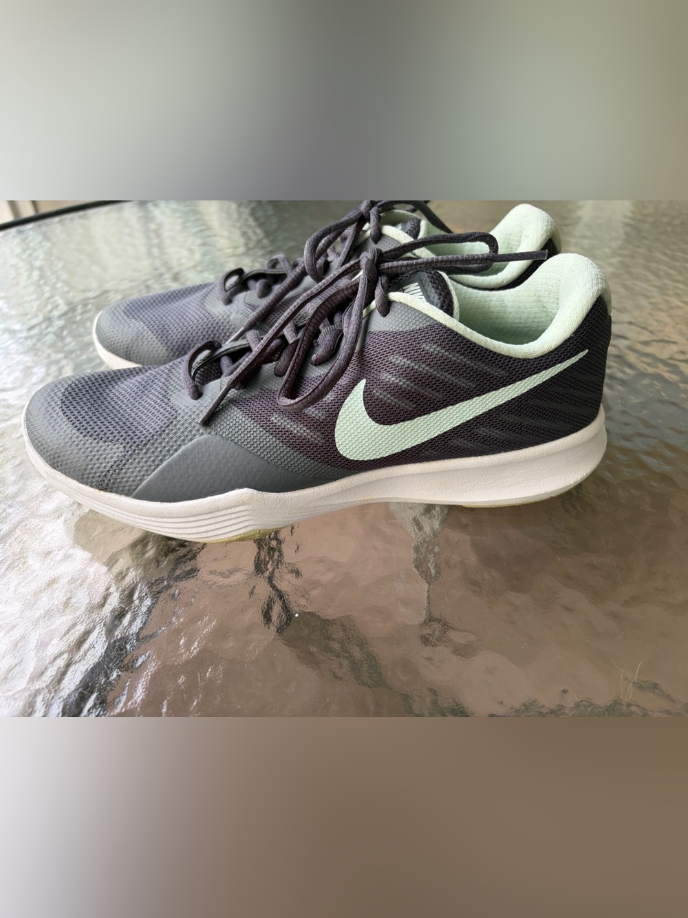 Nike City Trainer Womens Size 8.5 Gray Athletic Running Shoes Sneakers preowned